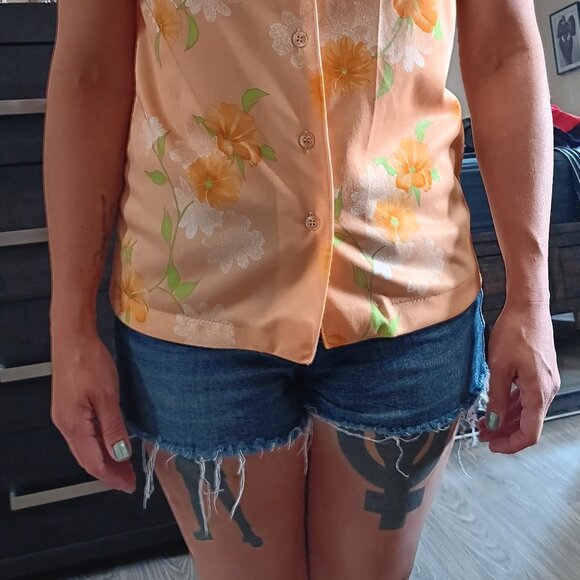 Vintage 70s Peach Floral Blouse Short Sleeve Button-Up - Picture 2 of 4